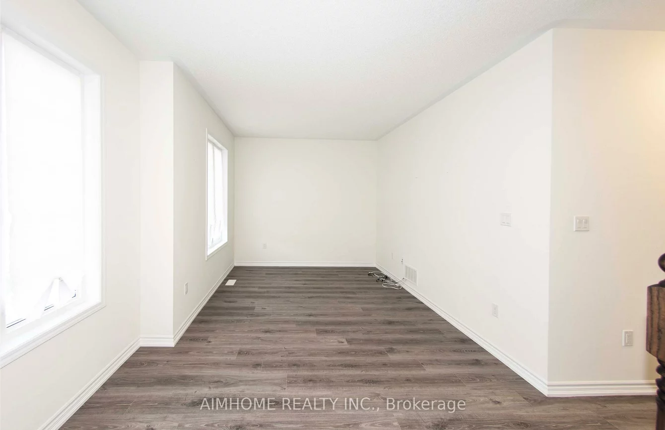 129, STORK, 1008 - GO Glenorchy, Oakville