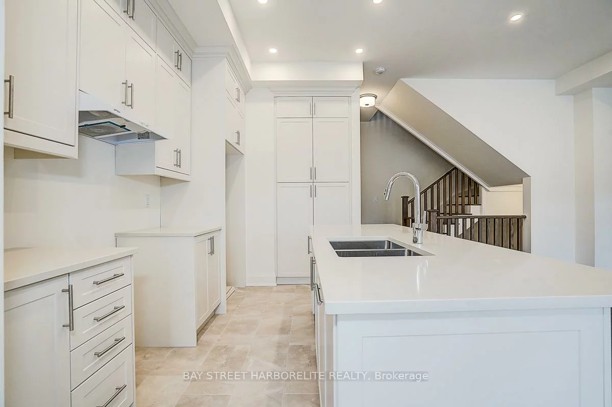 3297, Azam, 1008 - GO Glenorchy, Oakville