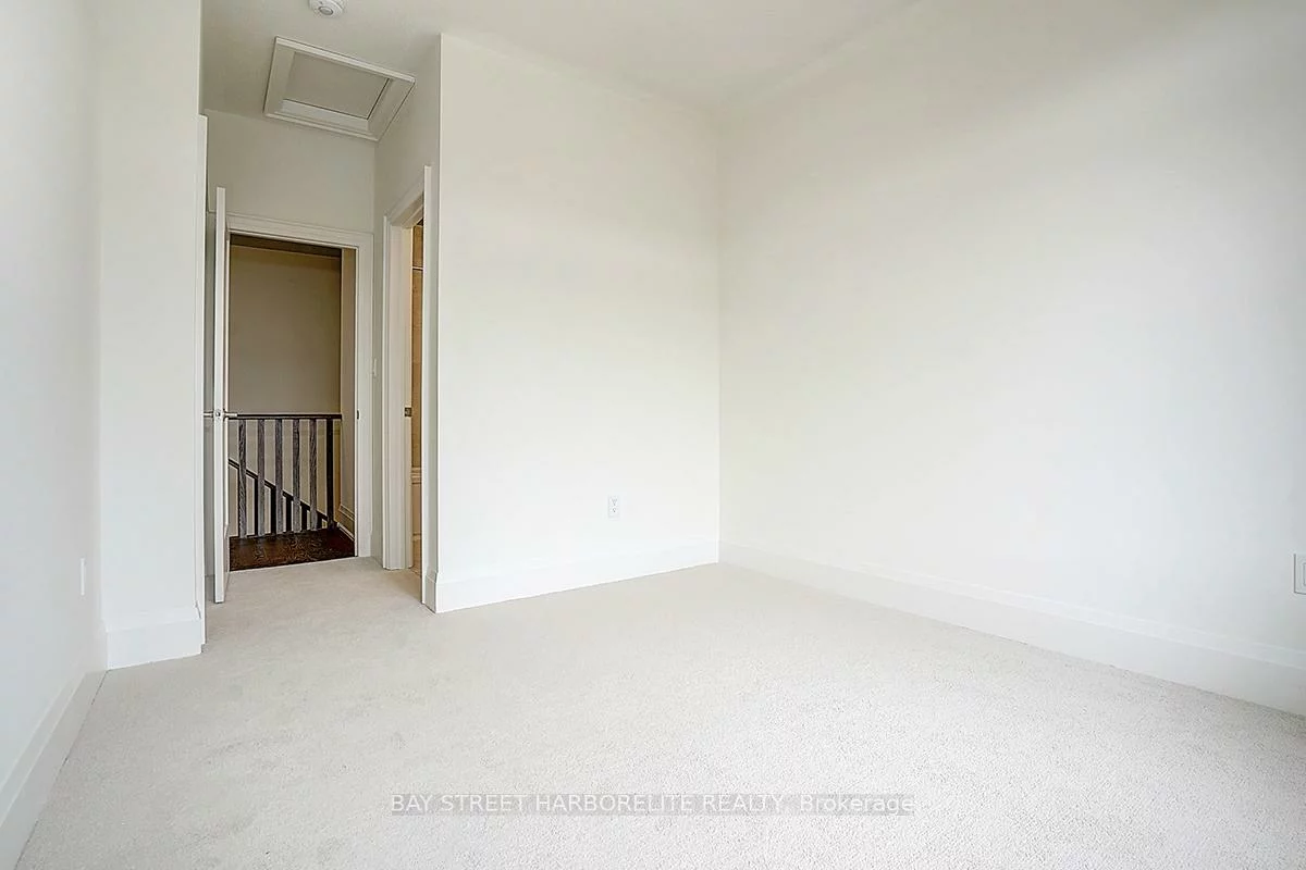 3297, Azam, 1008 - GO Glenorchy, Oakville