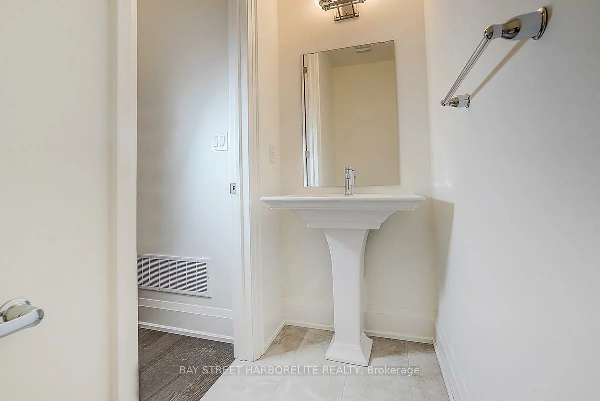 3297, Azam, 1008 - GO Glenorchy, Oakville