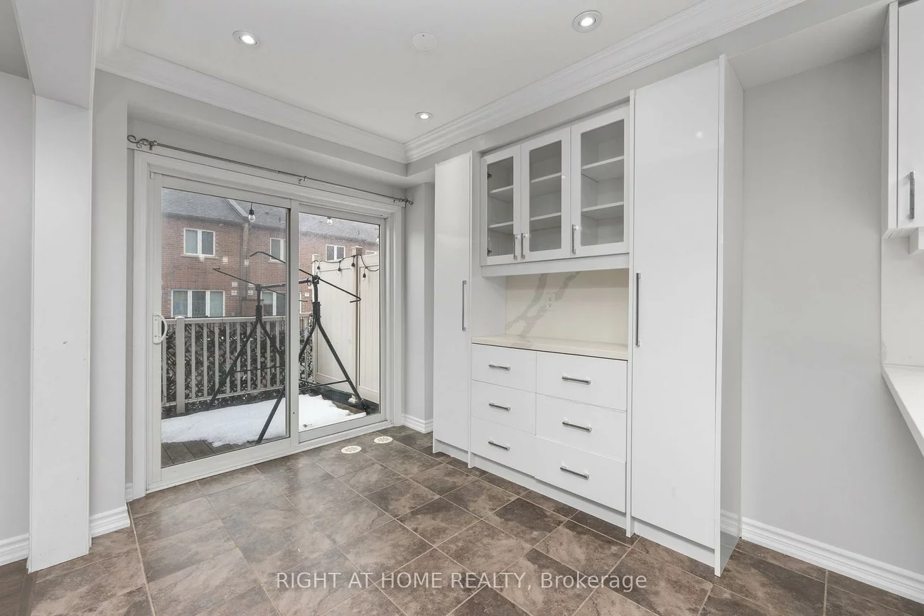 260, Ellen Davidson, 1008 - GO Glenorchy, Oakville
