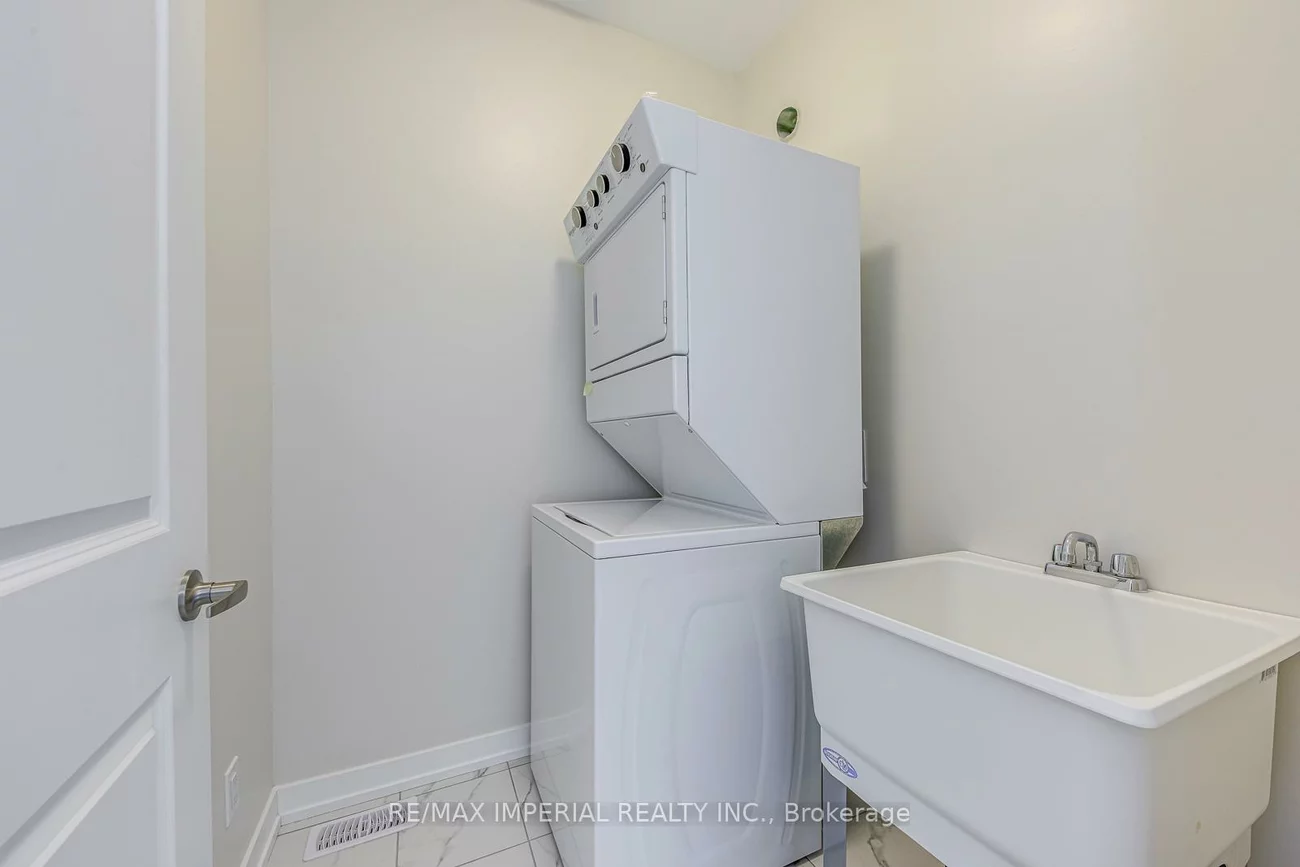 1176, Tanbark, 1010 - JM Joshua Meadows, Oakville