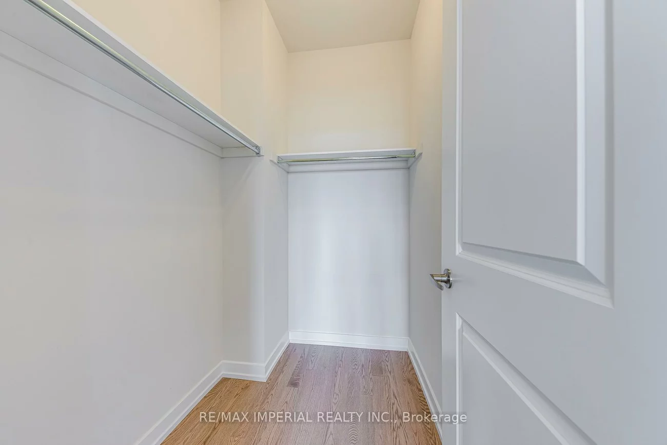 1176, Tanbark, 1010 - JM Joshua Meadows, Oakville