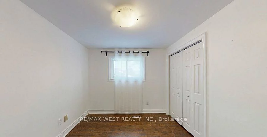 194, Sewell, 1003 - CP College Park, Oakville