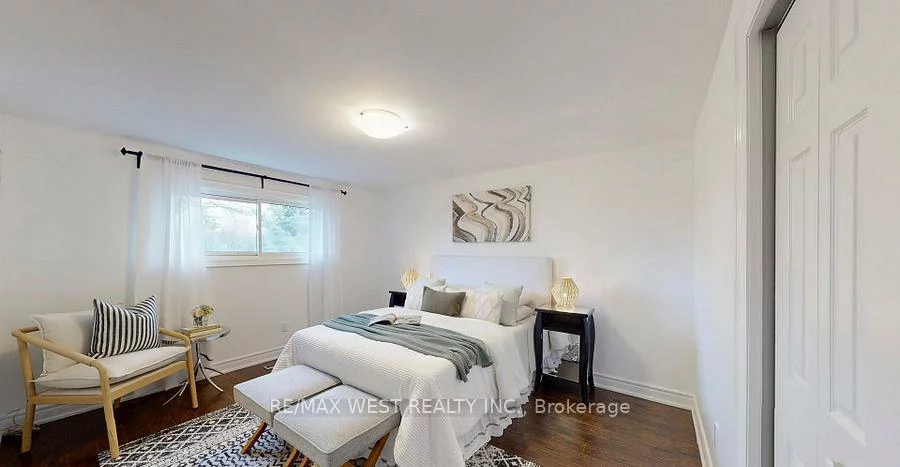 194, Sewell, 1003 - CP College Park, Oakville