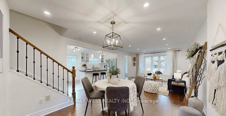 194, Sewell, 1003 - CP College Park, Oakville