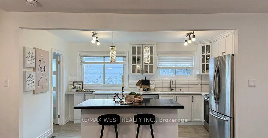 194, Sewell, 1003 - CP College Park, Oakville