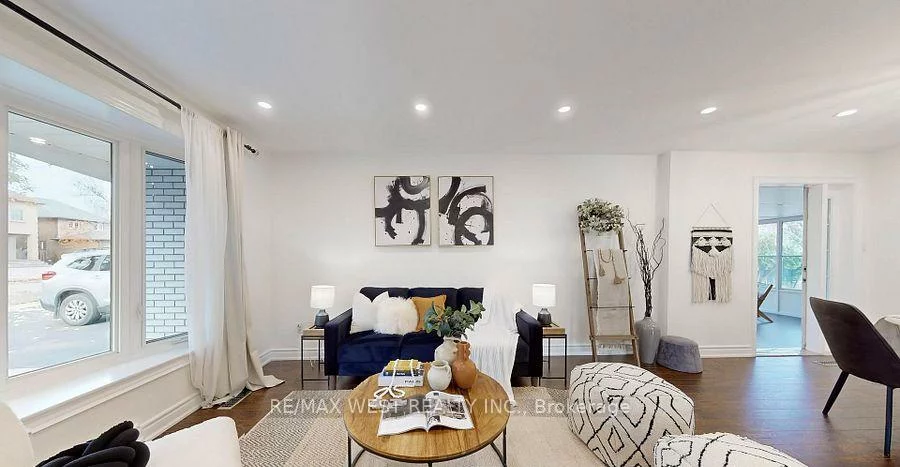 194, Sewell, 1003 - CP College Park, Oakville