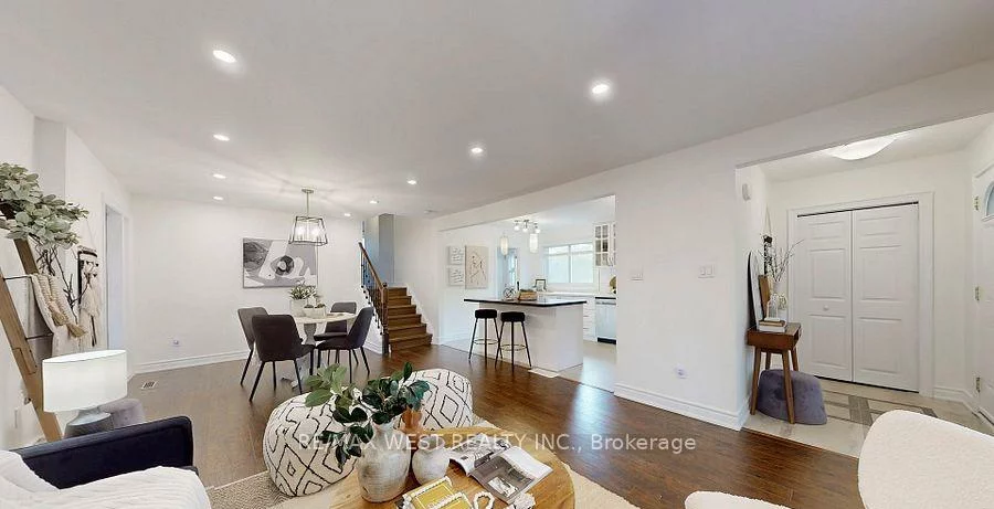 194, Sewell, 1003 - CP College Park, Oakville