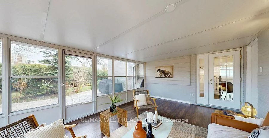 194, Sewell, 1003 - CP College Park, Oakville