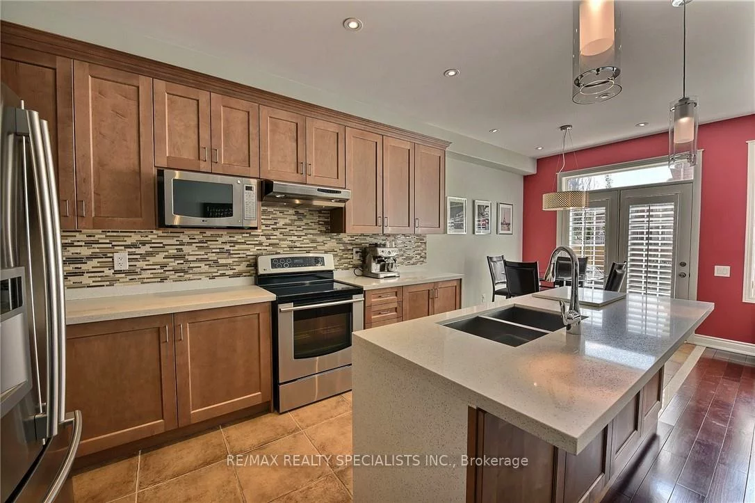 310, Duskywing, 1001 - BR Bronte, Oakville