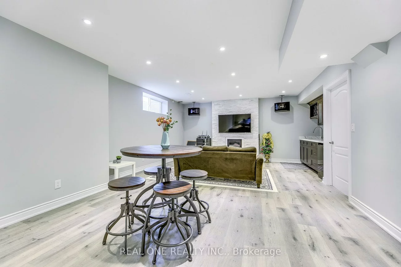 605, Unsworth, 1020 - WO West, Oakville