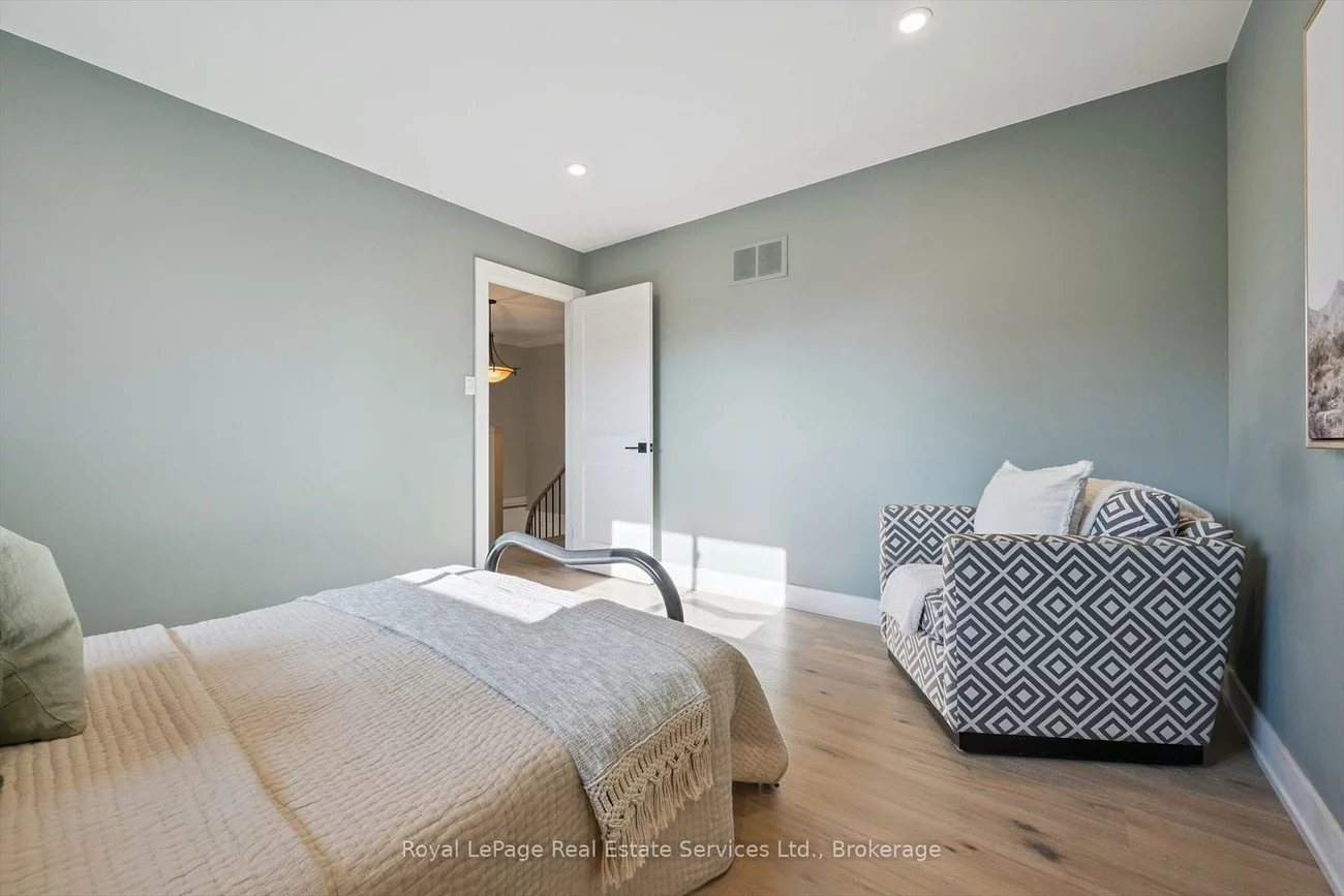 260, Princess Royal, 1003 - CP College Park, Oakville