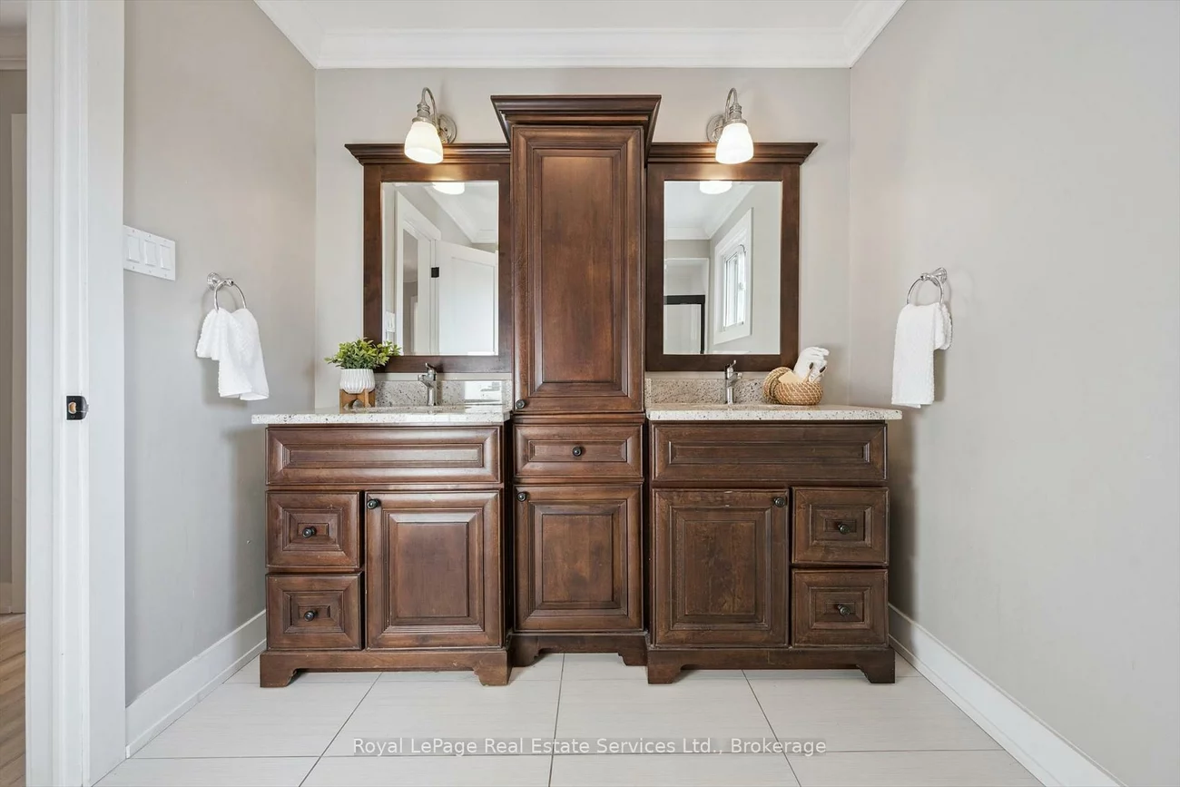 260, Princess Royal, 1003 - CP College Park, Oakville