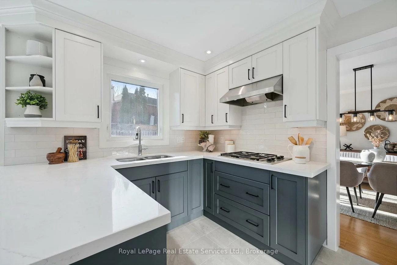 260, Princess Royal, 1003 - CP College Park, Oakville