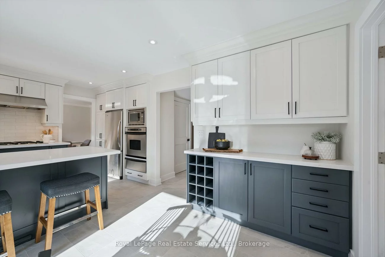 260, Princess Royal, 1003 - CP College Park, Oakville