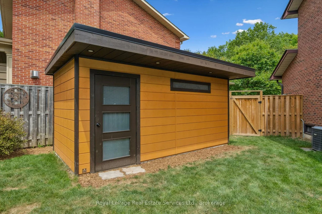 260, Princess Royal, 1003 - CP College Park, Oakville