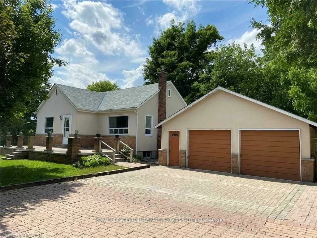 235, Lakeshore, 1002 - CO Central, Oakville