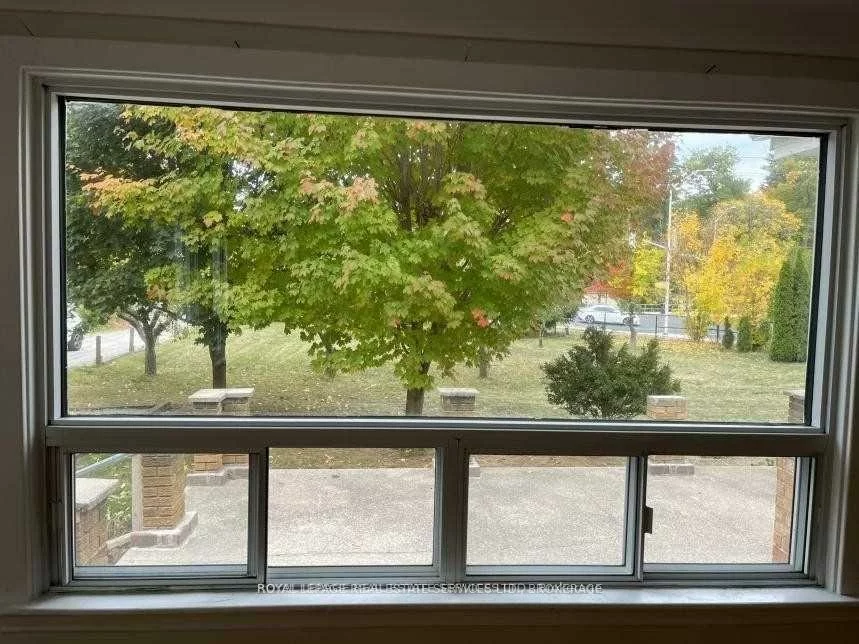 235, Lakeshore, 1002 - CO Central, Oakville