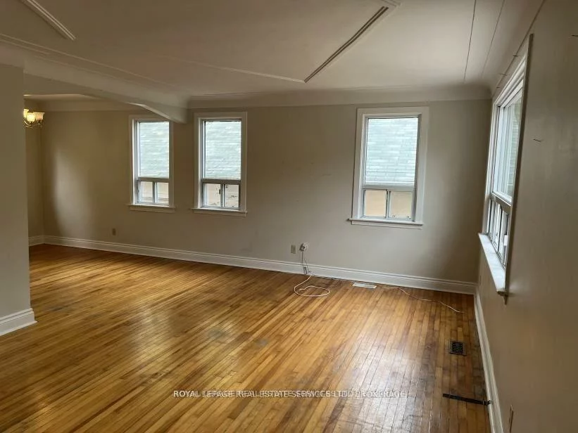 235, Lakeshore, 1002 - CO Central, Oakville