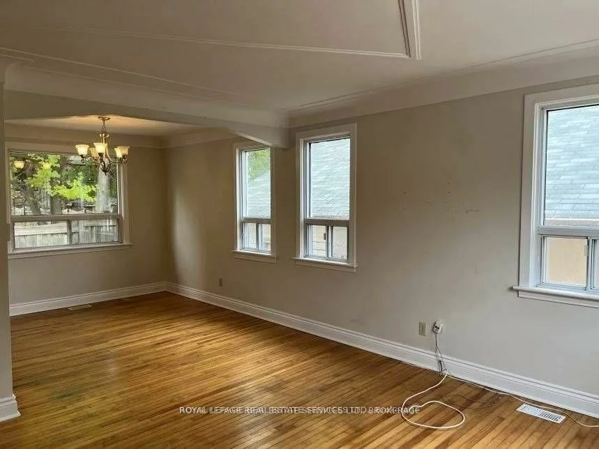 235, Lakeshore, 1002 - CO Central, Oakville