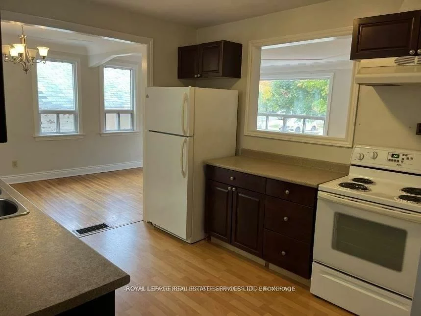 235, Lakeshore, 1002 - CO Central, Oakville