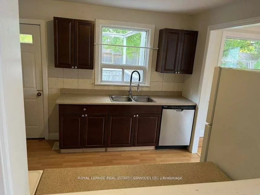 235, Lakeshore, 1002 - CO Central, Oakville