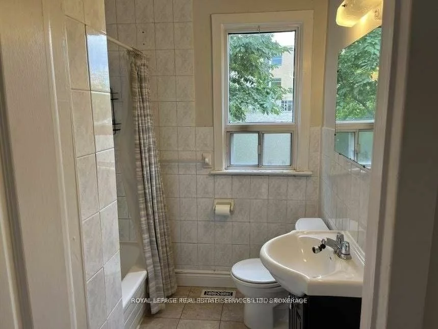 235, Lakeshore, 1002 - CO Central, Oakville