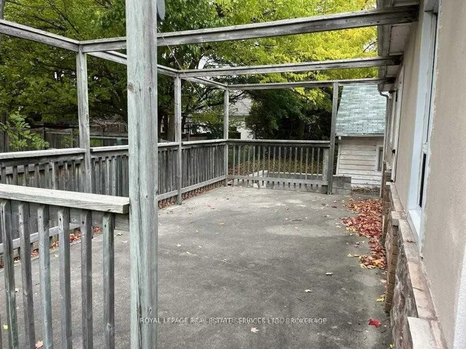 235, Lakeshore, 1002 - CO Central, Oakville