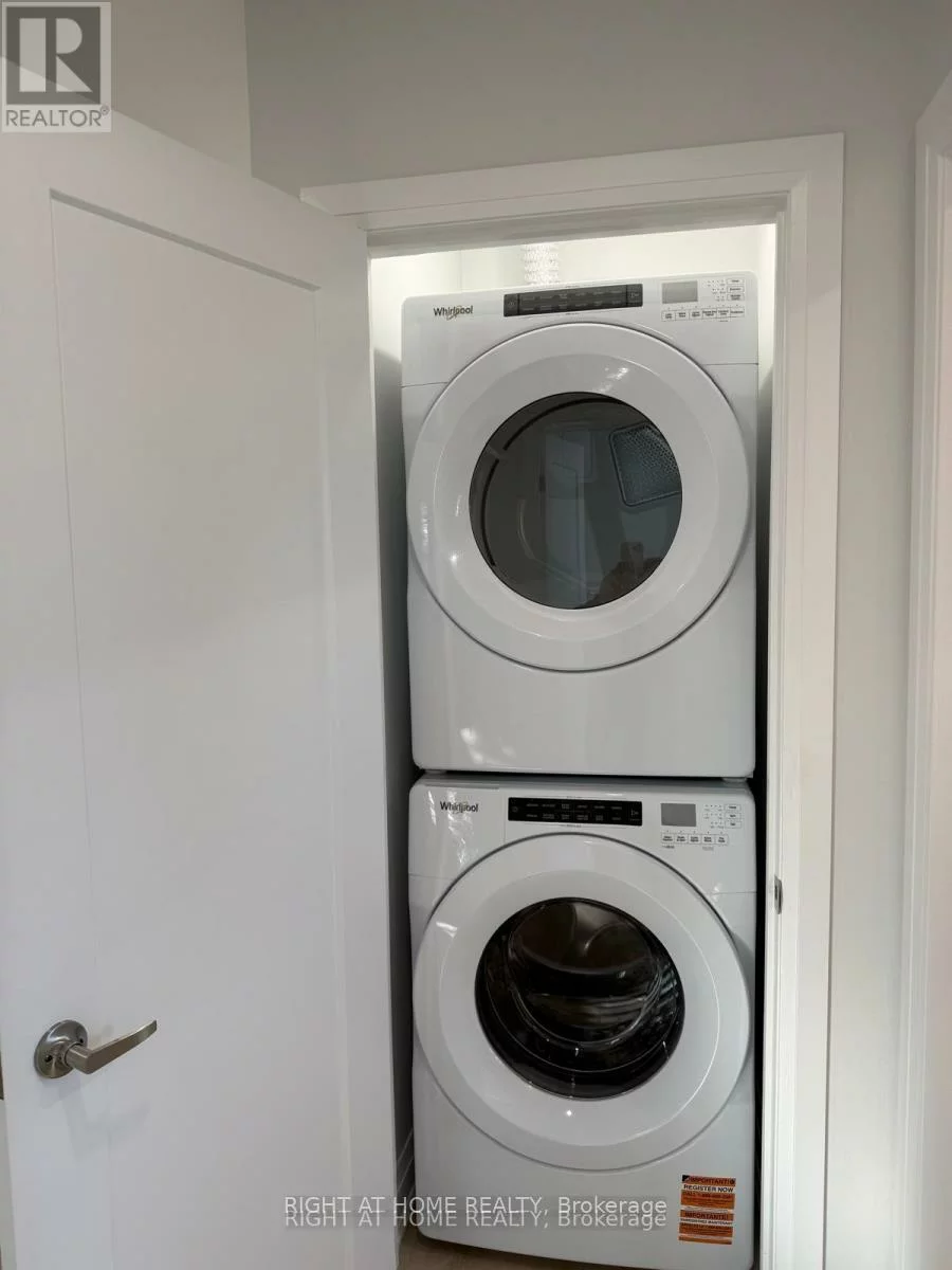 156, Westside, 1002 - CO Central, Oakville