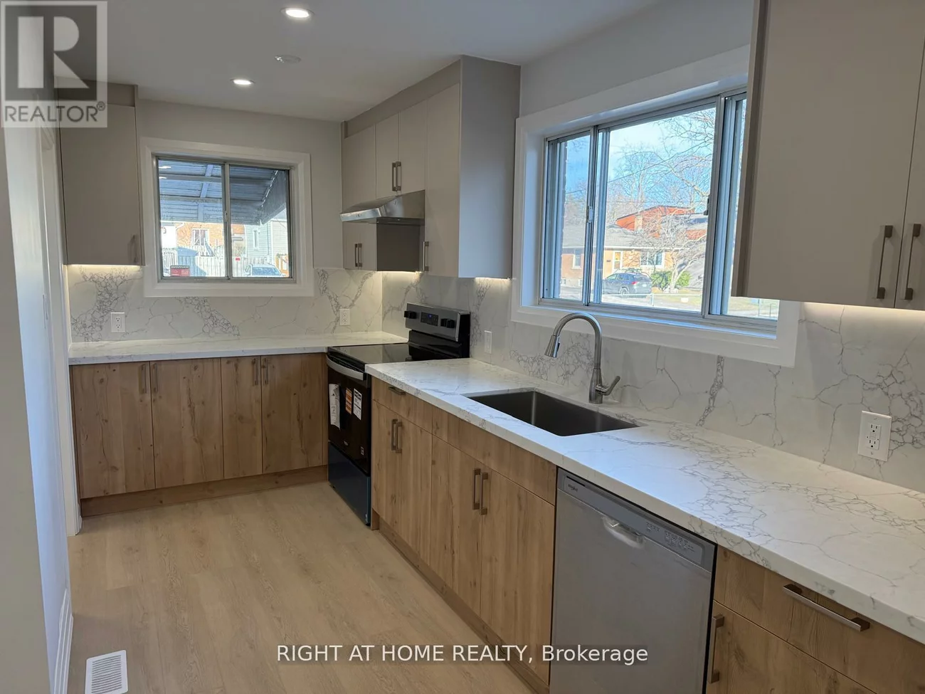 156, Westside, 1002 - CO Central, Oakville