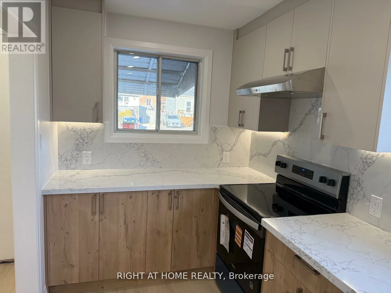 156, Westside, 1002 - CO Central, Oakville