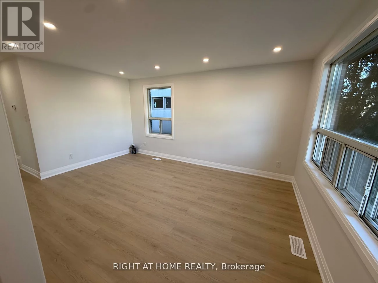 156, Westside, 1002 - CO Central, Oakville