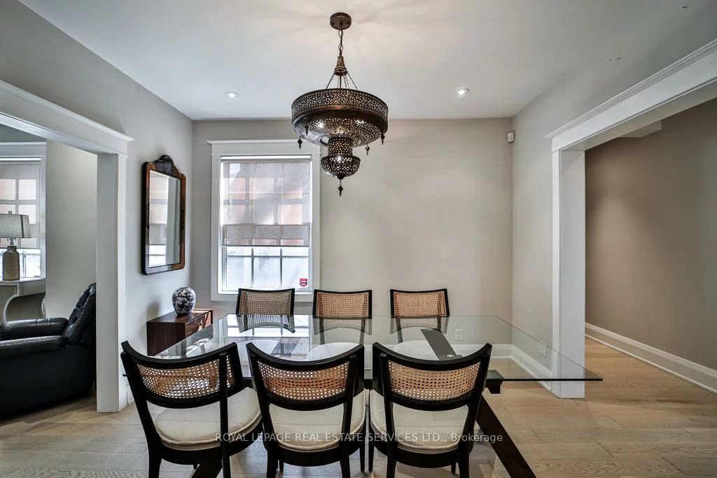 128, Chisholm, 1002 - CO Central, Oakville