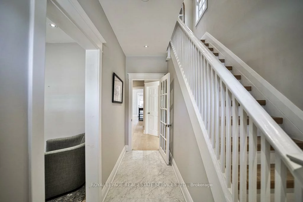 128, Chisholm, 1002 - CO Central, Oakville