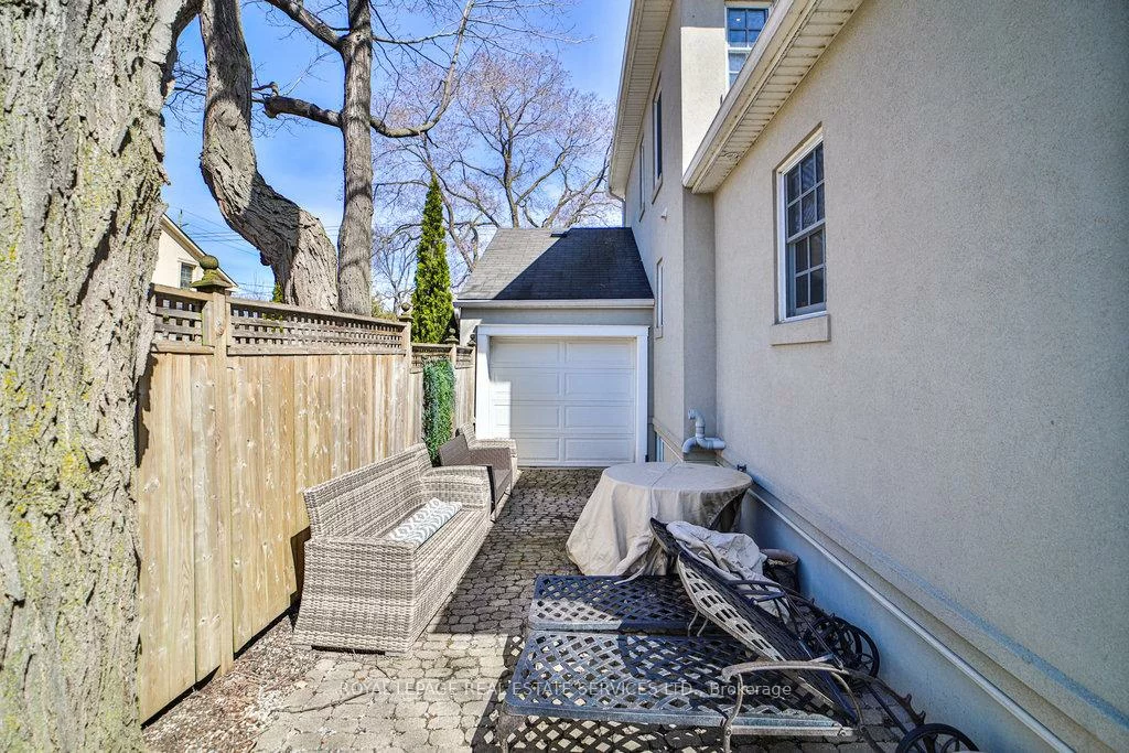 128, Chisholm, 1002 - CO Central, Oakville