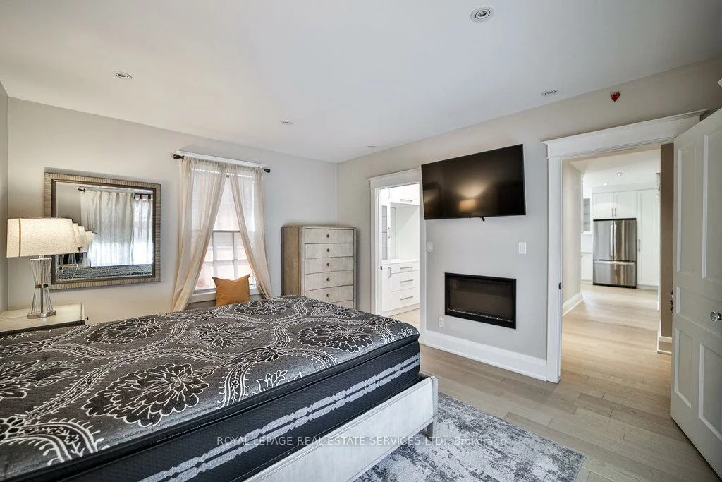 128, Chisholm, 1002 - CO Central, Oakville