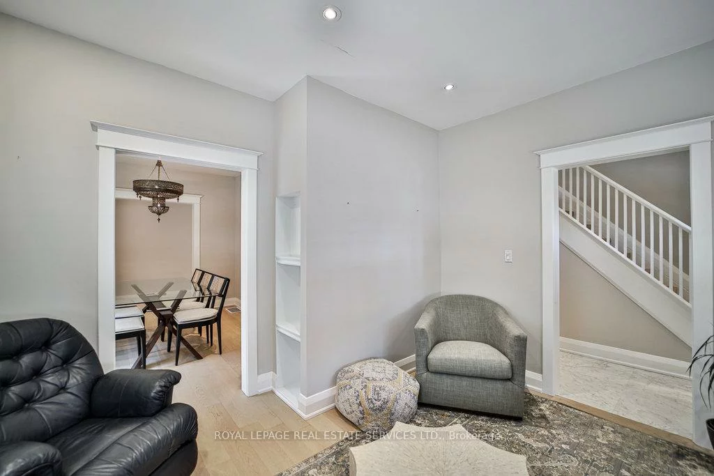 128, Chisholm, 1002 - CO Central, Oakville