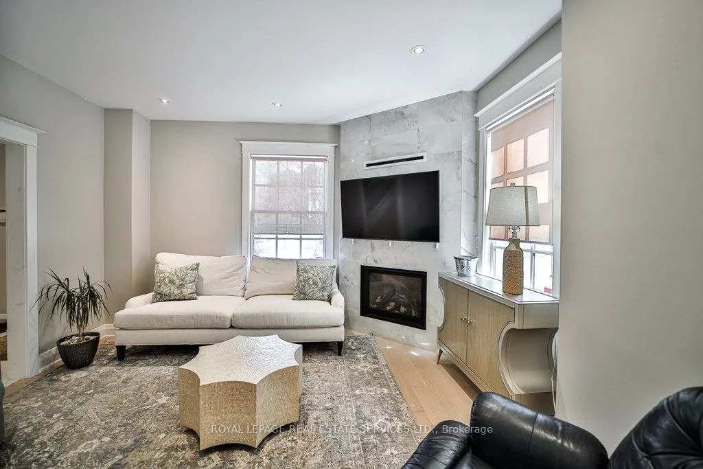 128, Chisholm, 1002 - CO Central, Oakville