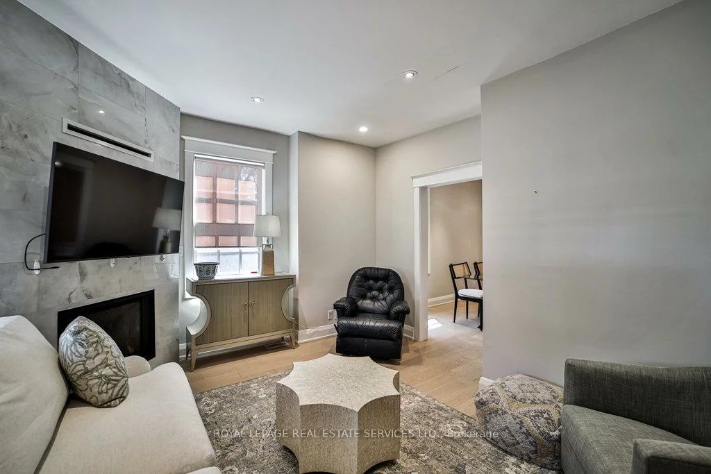 128, Chisholm, 1002 - CO Central, Oakville