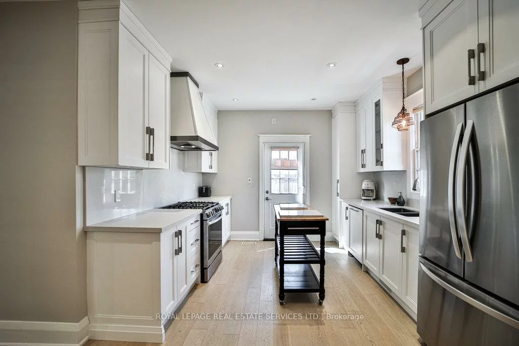 128, Chisholm, 1002 - CO Central, Oakville