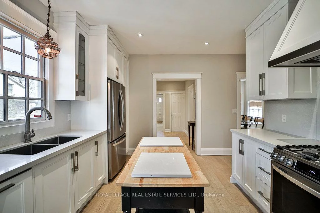 128, Chisholm, 1002 - CO Central, Oakville