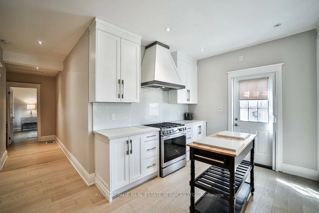 128, Chisholm, 1002 - CO Central, Oakville
