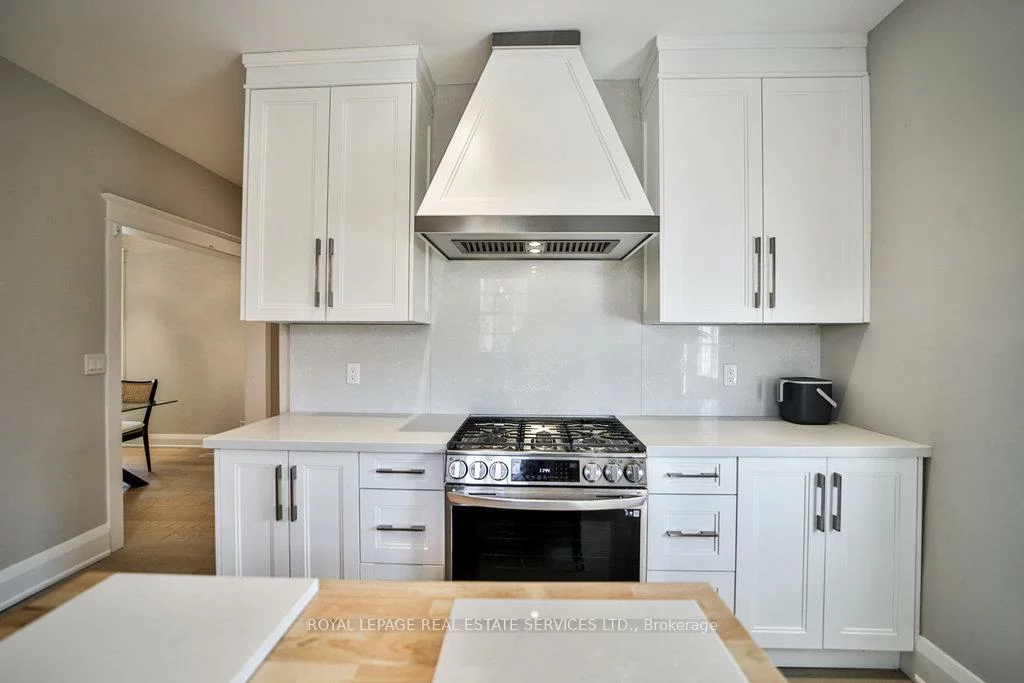 128, Chisholm, 1002 - CO Central, Oakville