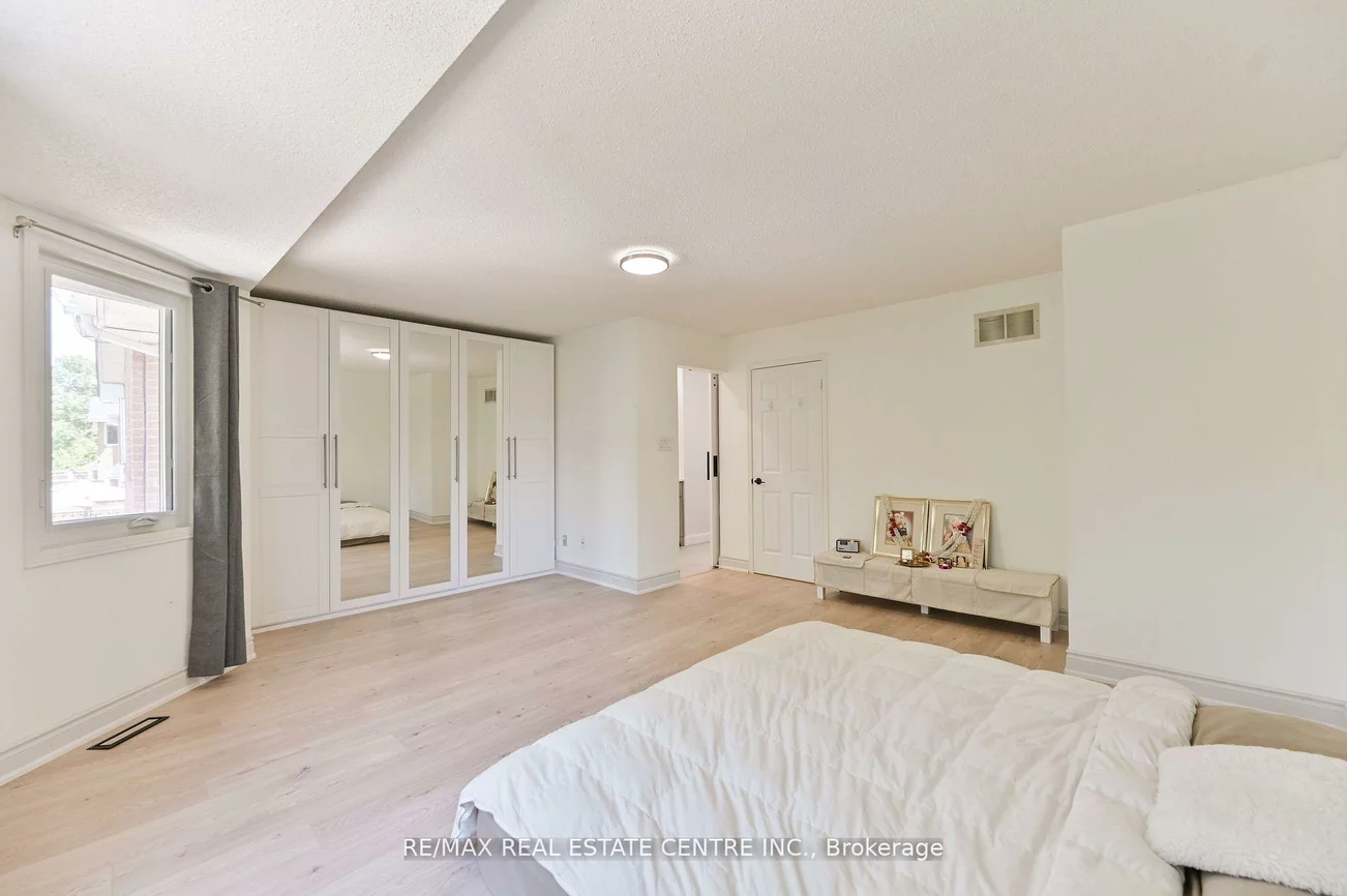 2559, Addingham, 1004 - CV Clearview, Oakville