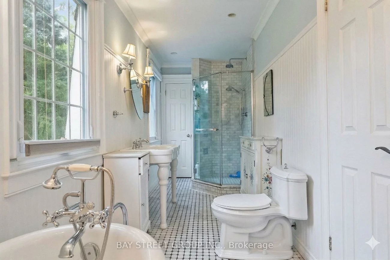 2374, Bennington, 1006 - FD Ford, Oakville