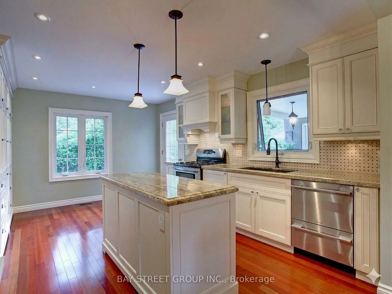 2374, Bennington, 1006 - FD Ford, Oakville