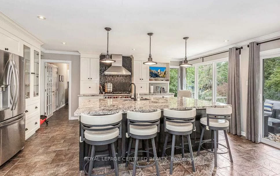 1466, Seagram, 1017 - SW Southwest, Oakville