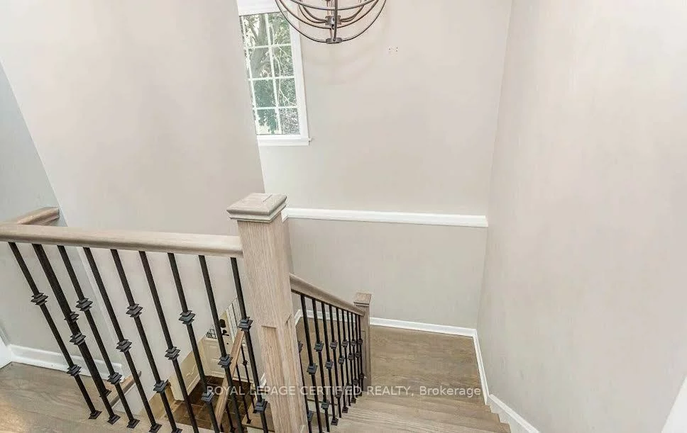 1466, Seagram, 1017 - SW Southwest, Oakville