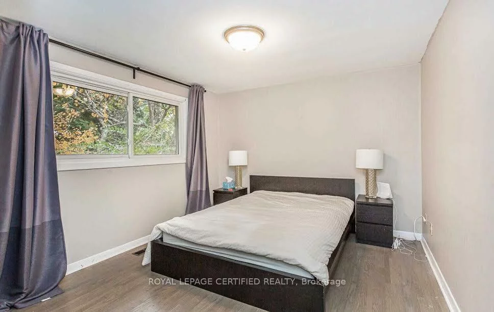 1466, Seagram, 1017 - SW Southwest, Oakville